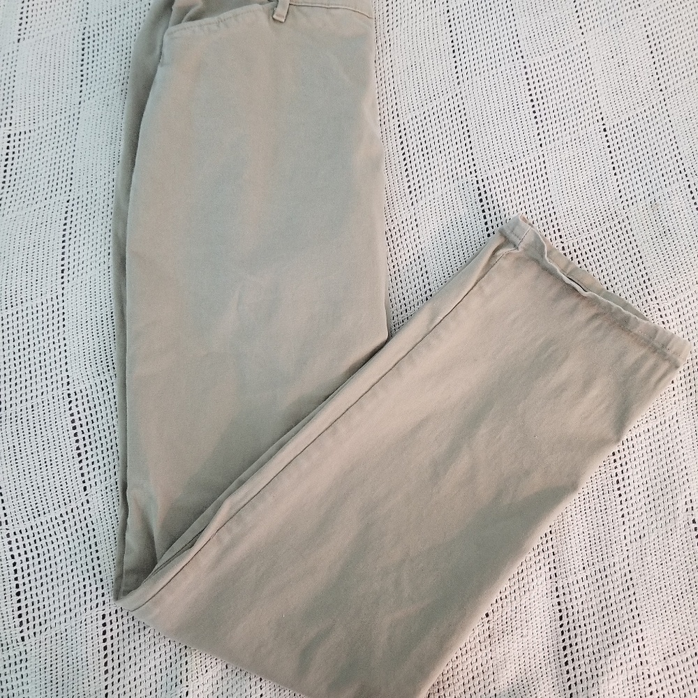Lee Relaxed Fit Khakis size 6 Long